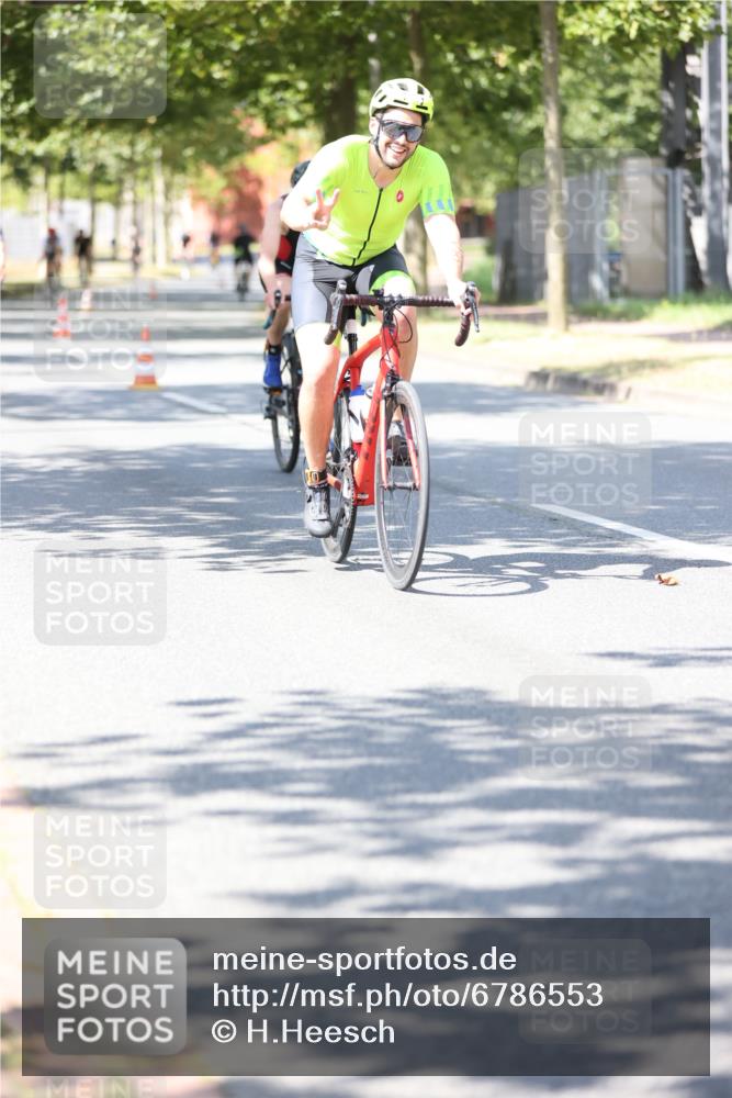 11.08.2024 - GEWOBA Citytriathlon Bremen H.Heesch http://msf.ph/oto/6786553 11.08.2024 13:12:07 Radfahren 231, 242, 272, 347, 351, 381, 390, 414, 435, 510 meine-sportfotos.de