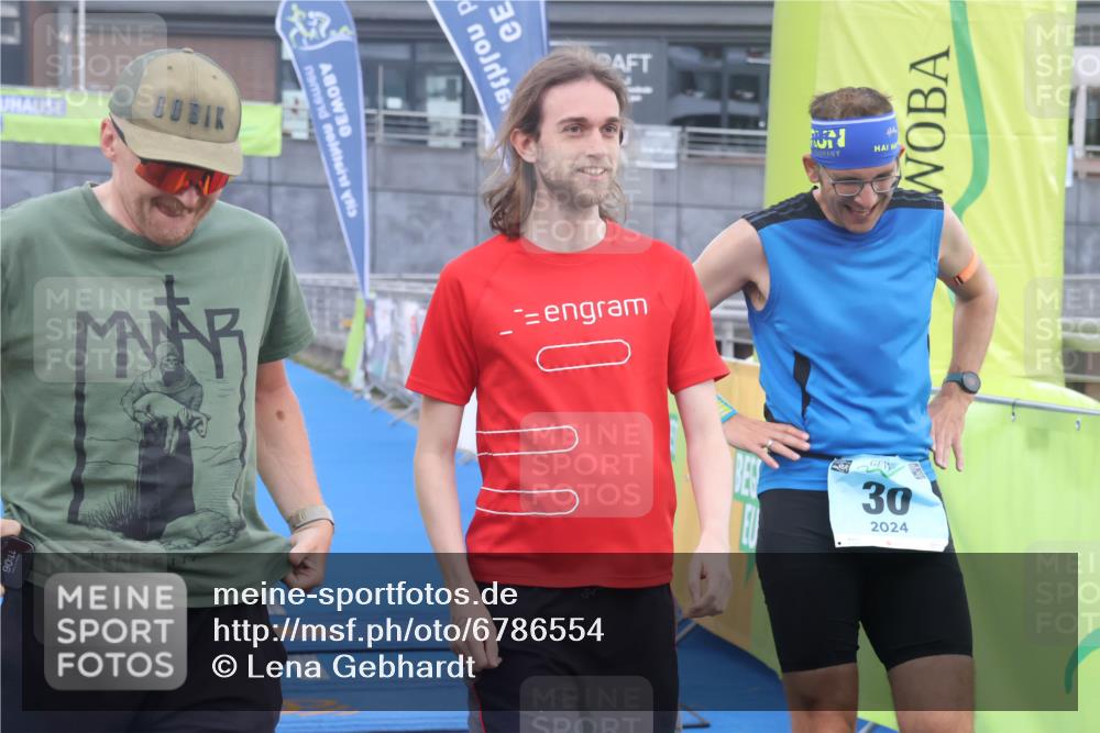 11.08.2024 - GEWOBA Citytriathlon Bremen Lena Gebhardt http://msf.ph/oto/6786554 11.08.2024 11:06:00 Ziel 30 meine-sportfotos.de