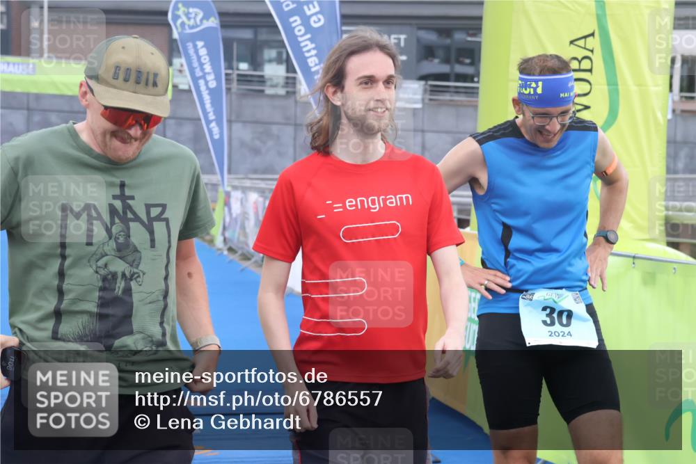 11.08.2024 - GEWOBA Citytriathlon Bremen Lena Gebhardt http://msf.ph/oto/6786557 11.08.2024 11:06:00 Ziel 30 meine-sportfotos.de