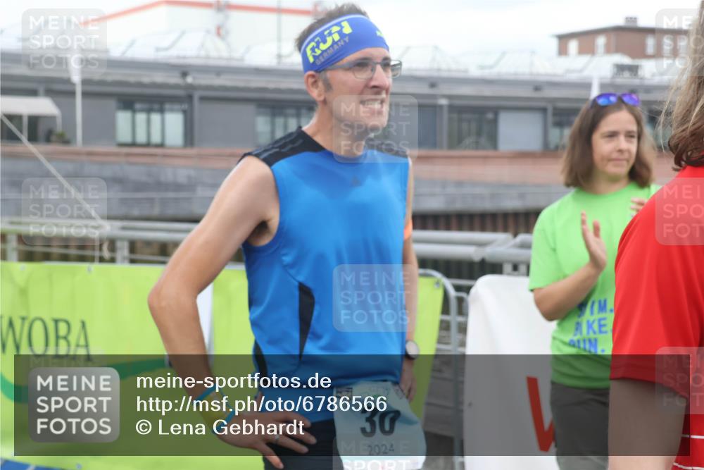 11.08.2024 - GEWOBA Citytriathlon Bremen Lena Gebhardt http://msf.ph/oto/6786566 11.08.2024 11:06:03 Ziel 30 meine-sportfotos.de