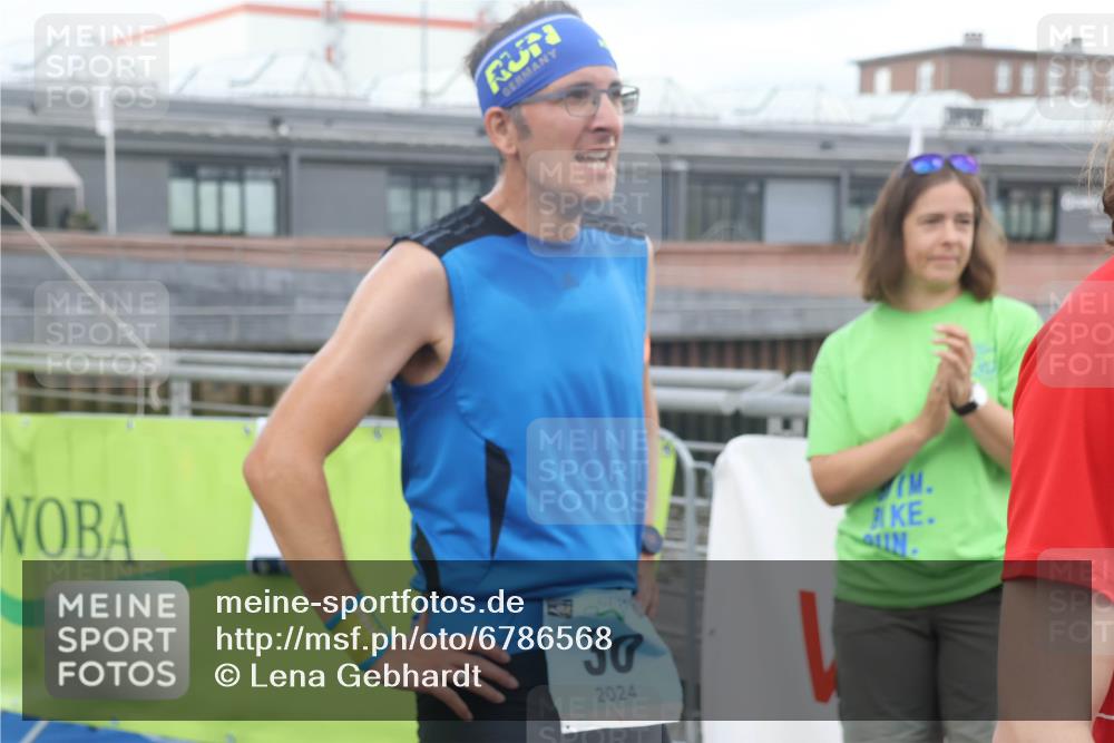 11.08.2024 - GEWOBA Citytriathlon Bremen Lena Gebhardt http://msf.ph/oto/6786568 11.08.2024 11:06:03 Ziel 30 meine-sportfotos.de