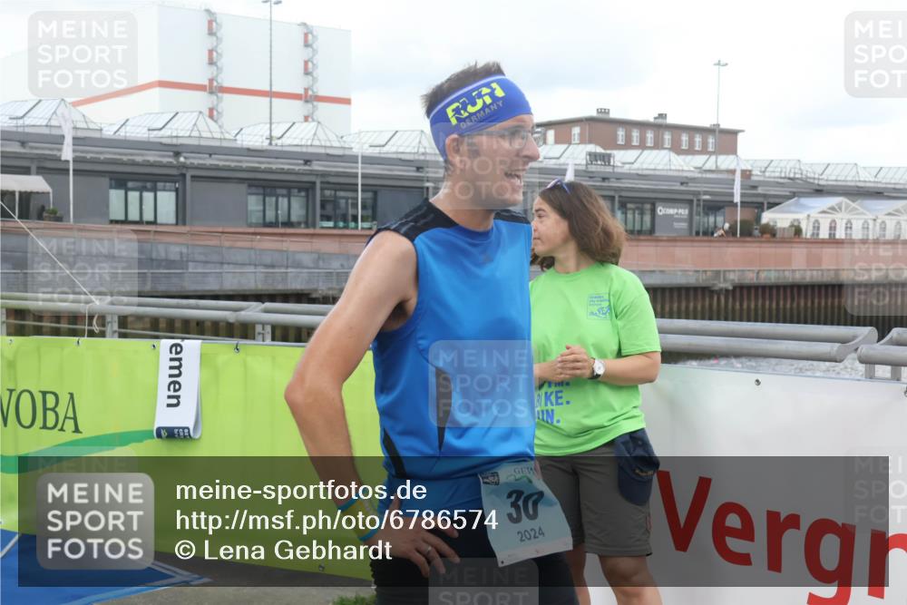 11.08.2024 - GEWOBA Citytriathlon Bremen Lena Gebhardt http://msf.ph/oto/6786574 11.08.2024 11:06:04 Ziel 30 meine-sportfotos.de