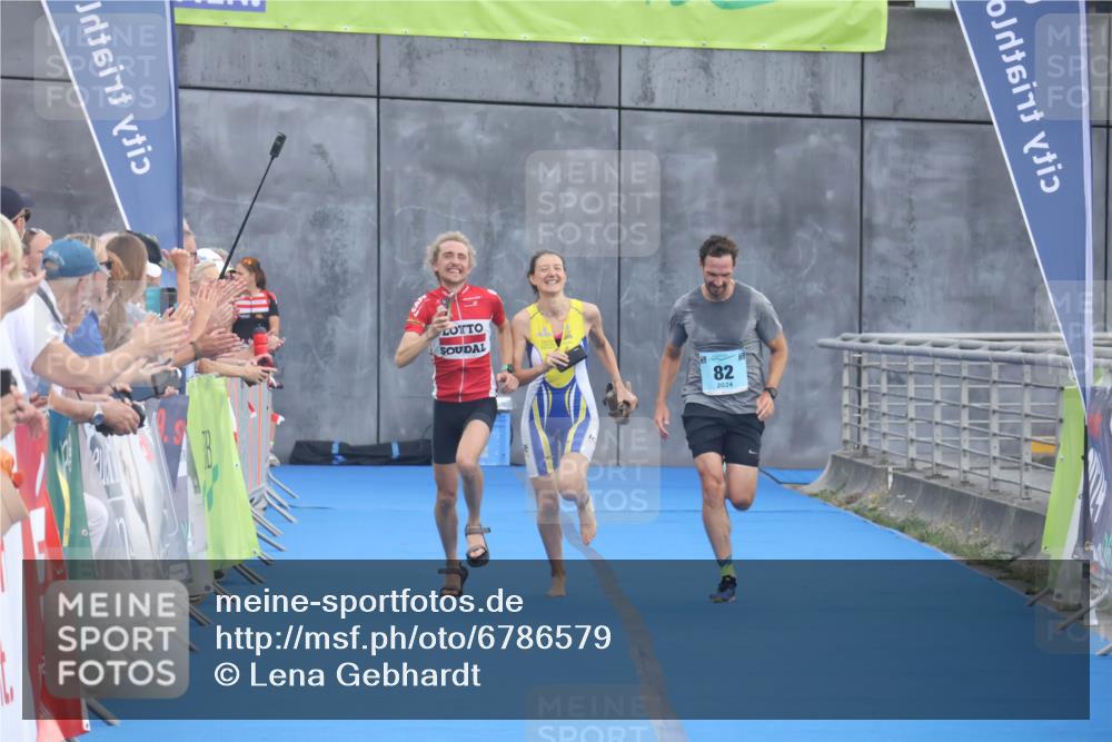 11.08.2024 - GEWOBA Citytriathlon Bremen Lena Gebhardt http://msf.ph/oto/6786579 11.08.2024 11:09:05 Ziel 82 meine-sportfotos.de