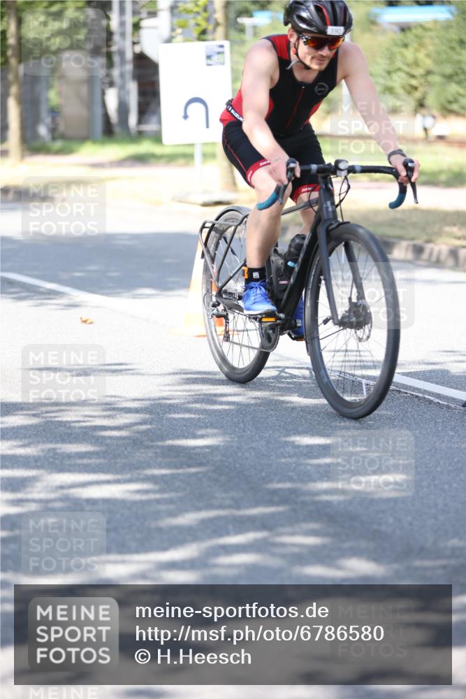 11.08.2024 - GEWOBA Citytriathlon Bremen H.Heesch http://msf.ph/oto/6786580 11.08.2024 13:12:07 Radfahren 231, 242, 272, 347, 351, 381, 390, 414, 435, 510 meine-sportfotos.de