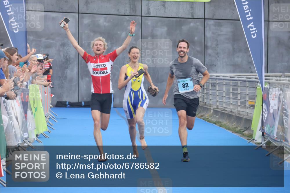 11.08.2024 - GEWOBA Citytriathlon Bremen Lena Gebhardt http://msf.ph/oto/6786582 11.08.2024 11:09:06 Ziel 82 meine-sportfotos.de