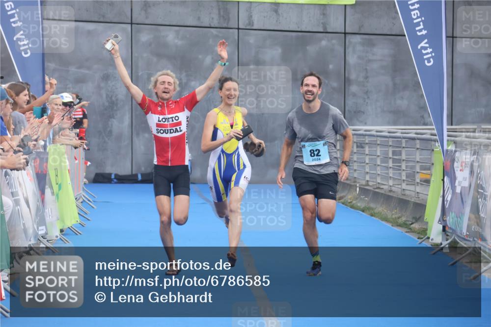 11.08.2024 - GEWOBA Citytriathlon Bremen Lena Gebhardt http://msf.ph/oto/6786585 11.08.2024 11:09:06 Ziel 82 meine-sportfotos.de