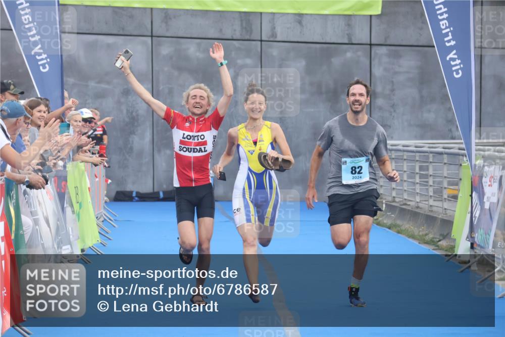 11.08.2024 - GEWOBA Citytriathlon Bremen Lena Gebhardt http://msf.ph/oto/6786587 11.08.2024 11:09:07 Ziel 82 meine-sportfotos.de