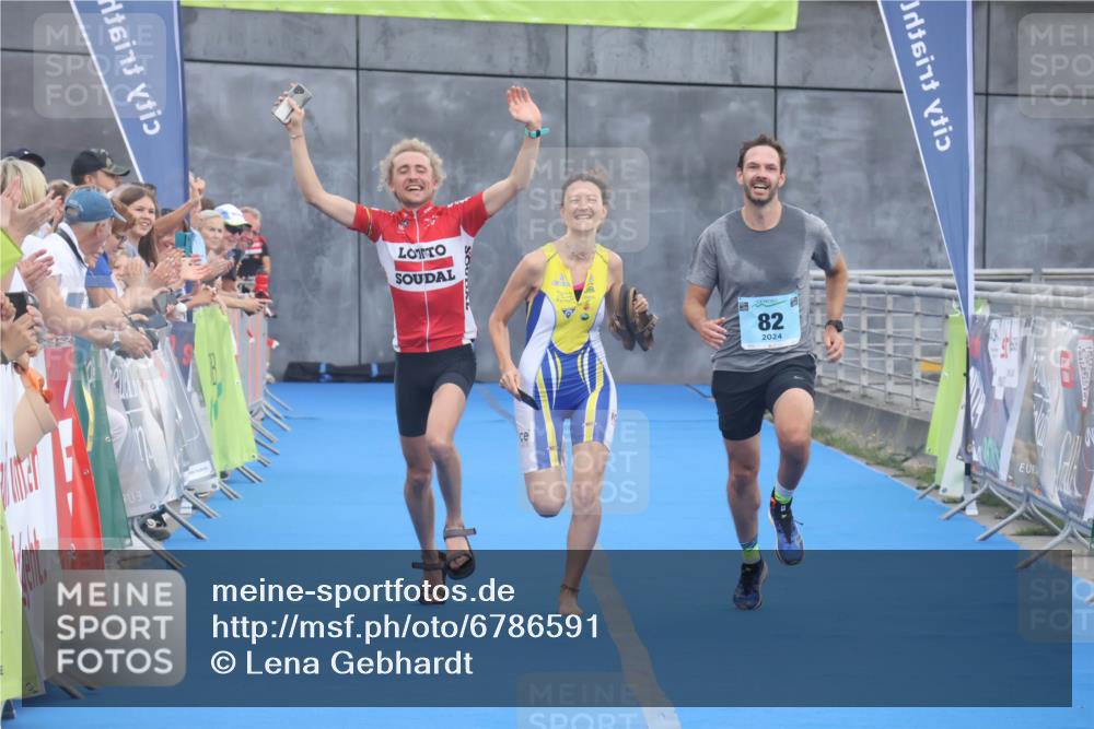 11.08.2024 - GEWOBA Citytriathlon Bremen Lena Gebhardt http://msf.ph/oto/6786591 11.08.2024 11:09:07 Ziel 82 meine-sportfotos.de