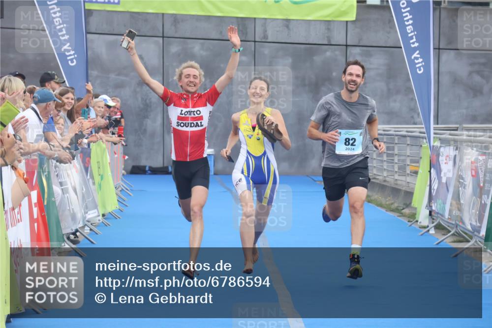 11.08.2024 - GEWOBA Citytriathlon Bremen Lena Gebhardt http://msf.ph/oto/6786594 11.08.2024 11:09:07 Ziel 82 meine-sportfotos.de