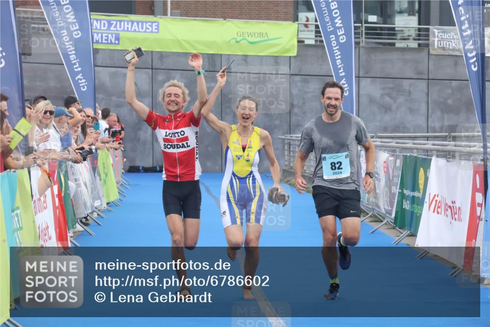 11.08.2024 - GEWOBA Citytriathlon Bremen Lena Gebhardt http://msf.ph/oto/6786602 11.08.2024 11:09:08 Ziel 82 meine-sportfotos.de