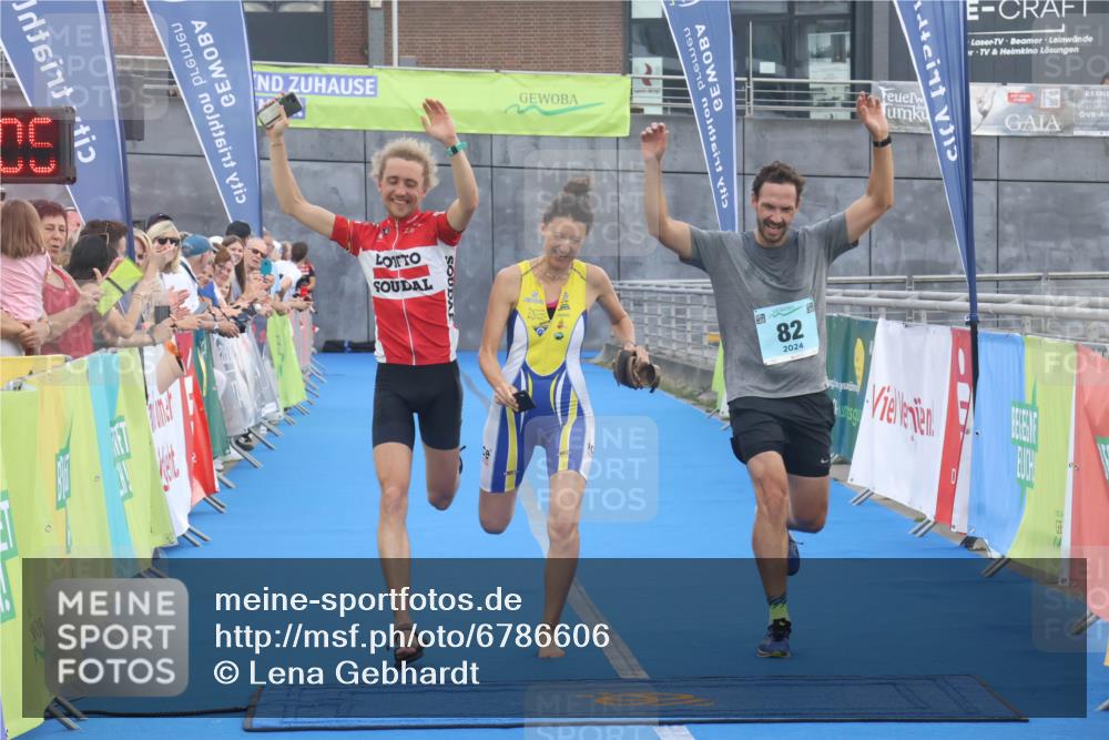 11.08.2024 - GEWOBA Citytriathlon Bremen Lena Gebhardt http://msf.ph/oto/6786606 11.08.2024 11:09:09 Ziel 82 meine-sportfotos.de