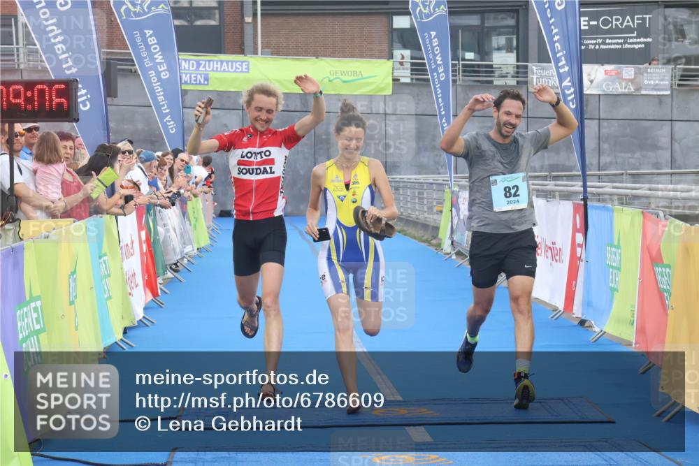 11.08.2024 - GEWOBA Citytriathlon Bremen Lena Gebhardt http://msf.ph/oto/6786609 11.08.2024 11:09:09 Ziel 82 meine-sportfotos.de