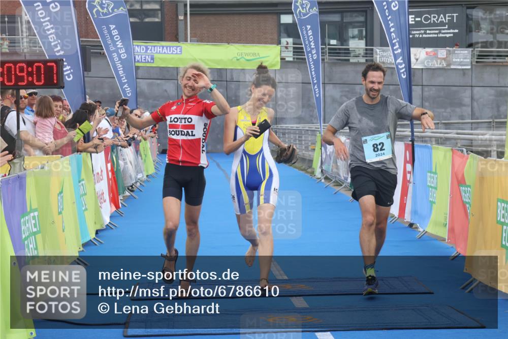 11.08.2024 - GEWOBA Citytriathlon Bremen Lena Gebhardt http://msf.ph/oto/6786610 11.08.2024 11:09:10 Ziel 82 meine-sportfotos.de