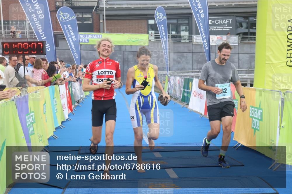 11.08.2024 - GEWOBA Citytriathlon Bremen Lena Gebhardt http://msf.ph/oto/6786616 11.08.2024 11:09:10 Ziel 82 meine-sportfotos.de