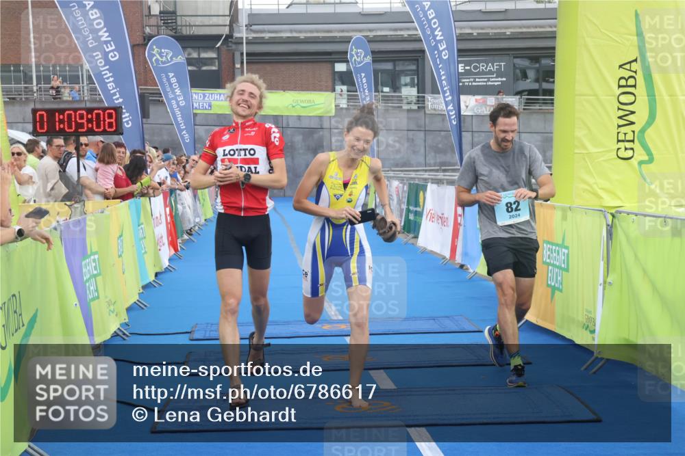 11.08.2024 - GEWOBA Citytriathlon Bremen Lena Gebhardt http://msf.ph/oto/6786617 11.08.2024 11:09:11 Ziel 82 meine-sportfotos.de