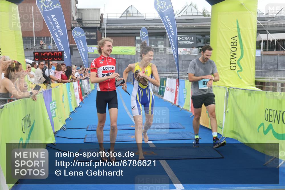 11.08.2024 - GEWOBA Citytriathlon Bremen Lena Gebhardt http://msf.ph/oto/6786621 11.08.2024 11:09:11 Ziel 82 meine-sportfotos.de
