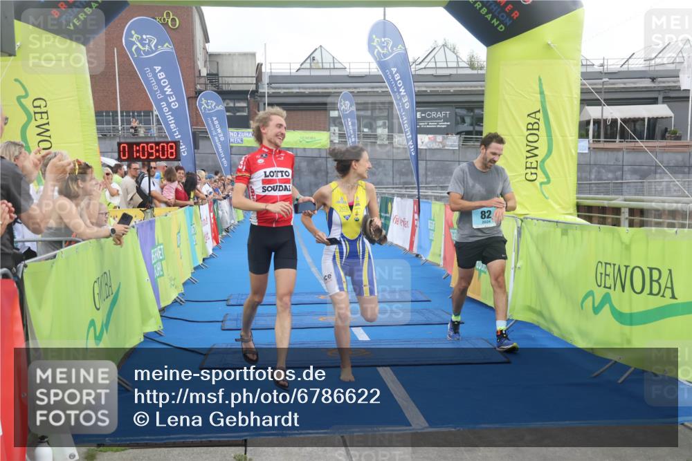 11.08.2024 - GEWOBA Citytriathlon Bremen Lena Gebhardt http://msf.ph/oto/6786622 11.08.2024 11:09:11 Ziel 82 meine-sportfotos.de