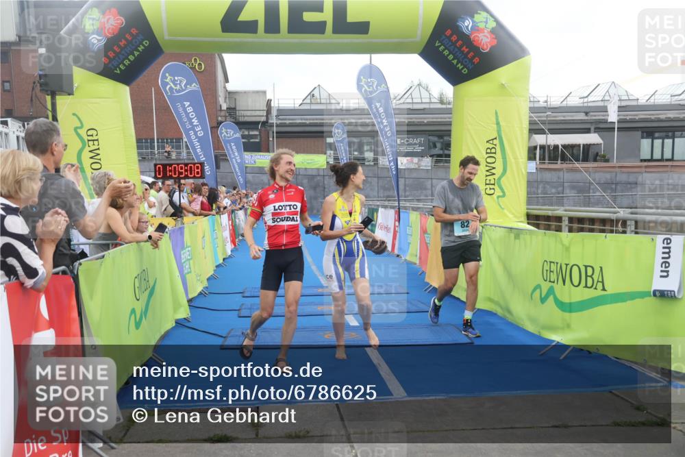 11.08.2024 - GEWOBA Citytriathlon Bremen Lena Gebhardt http://msf.ph/oto/6786625 11.08.2024 11:09:11 Ziel 82 meine-sportfotos.de
