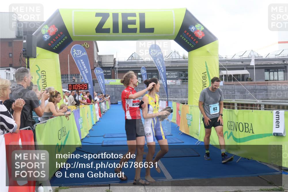 11.08.2024 - GEWOBA Citytriathlon Bremen Lena Gebhardt http://msf.ph/oto/6786631 11.08.2024 11:09:12 Ziel 82 meine-sportfotos.de