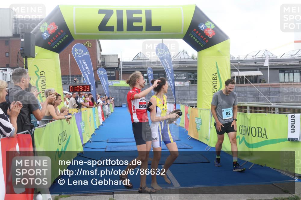 11.08.2024 - GEWOBA Citytriathlon Bremen Lena Gebhardt http://msf.ph/oto/6786632 11.08.2024 11:09:12 Ziel 82 meine-sportfotos.de