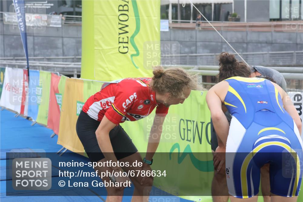 11.08.2024 - GEWOBA Citytriathlon Bremen Lena Gebhardt http://msf.ph/oto/6786634 11.08.2024 11:09:17 Ziel 82 meine-sportfotos.de