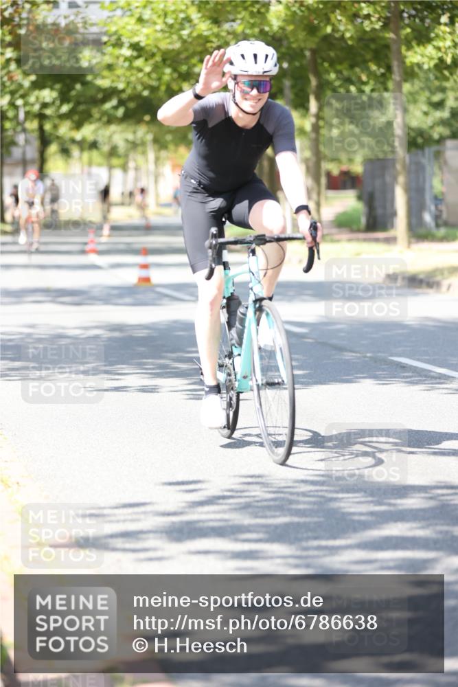 11.08.2024 - GEWOBA Citytriathlon Bremen H.Heesch http://msf.ph/oto/6786638 11.08.2024 13:12:09 Radfahren 231, 242, 272, 319, 347, 350, 351, 372, 381, 390, 414, 435, 510 meine-sportfotos.de