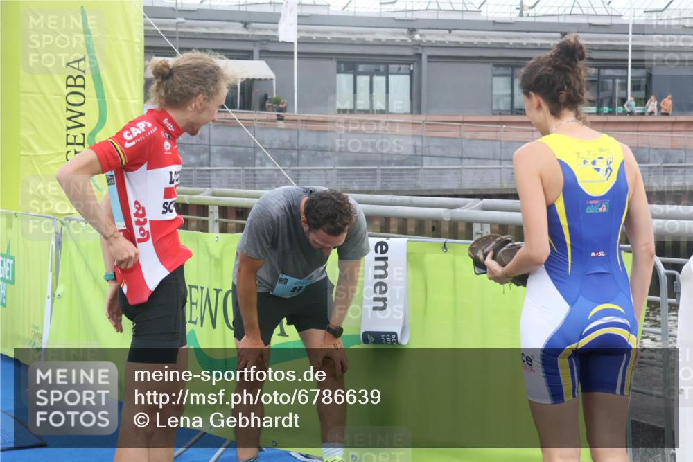 11.08.2024 - GEWOBA Citytriathlon Bremen Lena Gebhardt http://msf.ph/oto/6786639 11.08.2024 11:09:20 Ziel  meine-sportfotos.de