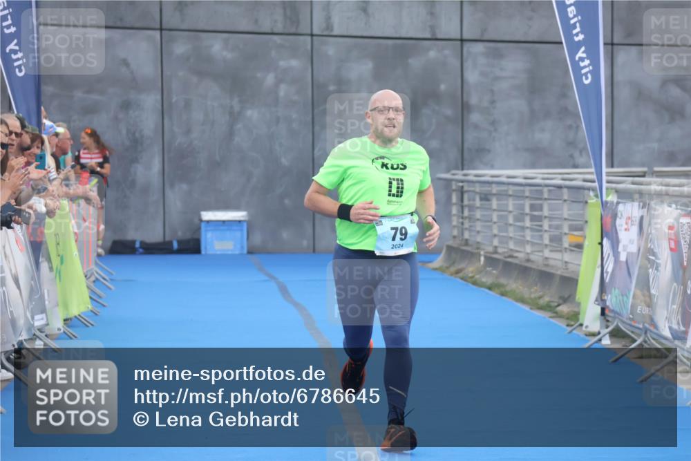 11.08.2024 - GEWOBA Citytriathlon Bremen Lena Gebhardt http://msf.ph/oto/6786645 11.08.2024 11:09:29 Ziel 79 meine-sportfotos.de