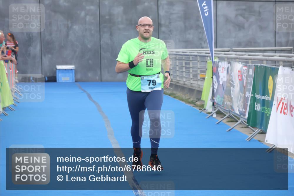 11.08.2024 - GEWOBA Citytriathlon Bremen Lena Gebhardt http://msf.ph/oto/6786646 11.08.2024 11:09:30 Ziel 79 meine-sportfotos.de