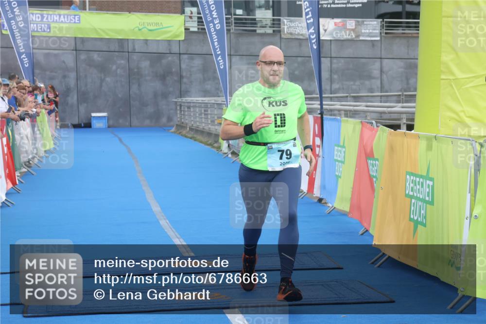 11.08.2024 - GEWOBA Citytriathlon Bremen Lena Gebhardt http://msf.ph/oto/6786663 11.08.2024 11:09:32 Ziel 79 meine-sportfotos.de