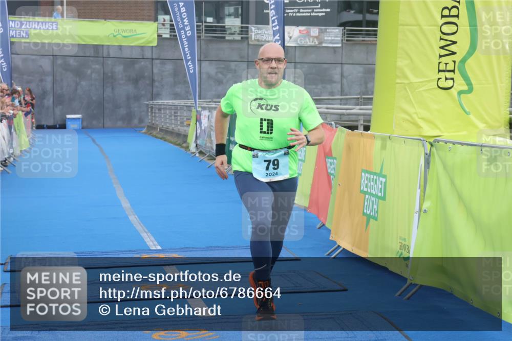 11.08.2024 - GEWOBA Citytriathlon Bremen Lena Gebhardt http://msf.ph/oto/6786664 11.08.2024 11:09:32 Ziel 79 meine-sportfotos.de