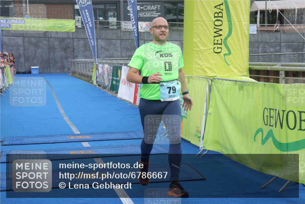 11.08.2024 - GEWOBA Citytriathlon Bremen Lena Gebhardt http://msf.ph/oto/6786667 11.08.2024 11:09:32 Ziel 79 meine-sportfotos.de