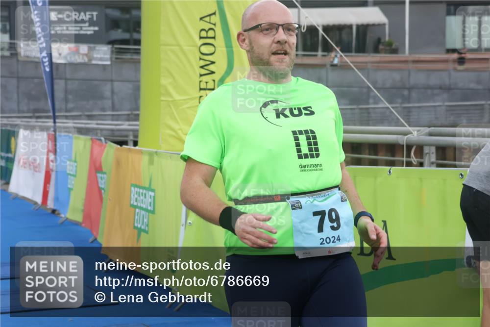 11.08.2024 - GEWOBA Citytriathlon Bremen Lena Gebhardt http://msf.ph/oto/6786669 11.08.2024 11:09:33 Ziel 79 meine-sportfotos.de