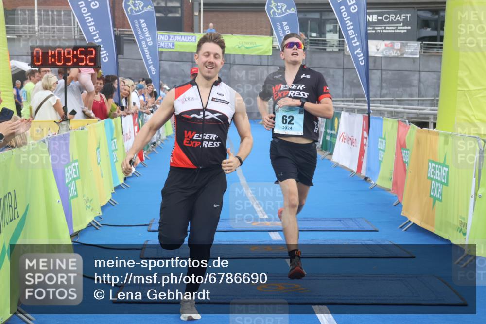 11.08.2024 - GEWOBA Citytriathlon Bremen Lena Gebhardt http://msf.ph/oto/6786690 11.08.2024 11:09:55 Ziel 58, 62 meine-sportfotos.de