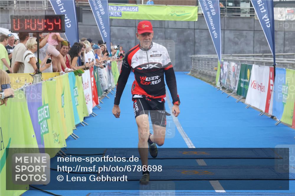 11.08.2024 - GEWOBA Citytriathlon Bremen Lena Gebhardt http://msf.ph/oto/6786698 11.08.2024 11:09:57 Ziel 58, 62 meine-sportfotos.de