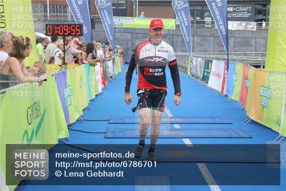 11.08.2024 - GEWOBA Citytriathlon Bremen Lena Gebhardt http://msf.ph/oto/6786701 11.08.2024 11:09:58 Ziel 58, 62 meine-sportfotos.de