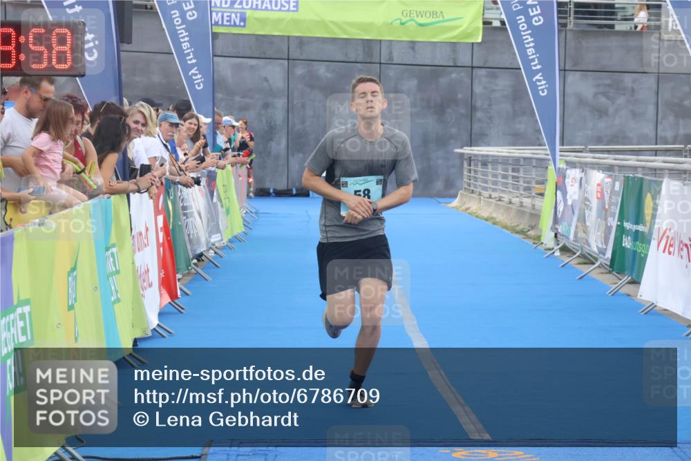 11.08.2024 - GEWOBA Citytriathlon Bremen Lena Gebhardt http://msf.ph/oto/6786709 11.08.2024 11:10:01 Ziel 58, 62 meine-sportfotos.de