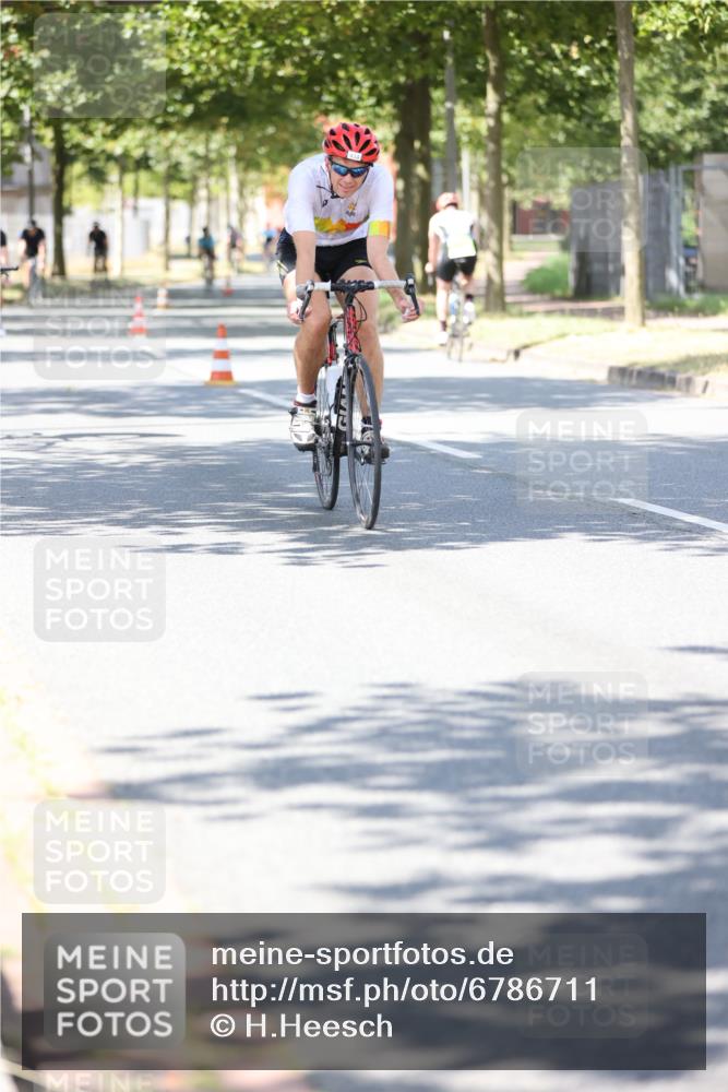 11.08.2024 - GEWOBA Citytriathlon Bremen H.Heesch http://msf.ph/oto/6786711 11.08.2024 13:12:12 Radfahren 231, 242, 272, 319, 347, 350, 351, 363, 372, 381, 390, 414, 435, 510 meine-sportfotos.de