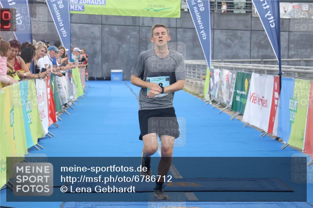11.08.2024 - GEWOBA Citytriathlon Bremen Lena Gebhardt http://msf.ph/oto/6786712 11.08.2024 11:10:02 Ziel 58, 62 meine-sportfotos.de