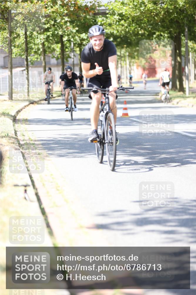 11.08.2024 - GEWOBA Citytriathlon Bremen H.Heesch http://msf.ph/oto/6786713 11.08.2024 13:12:13 Radfahren 231, 242, 272, 319, 347, 350, 351, 363, 372, 381, 390, 414, 425, 435, 510 meine-sportfotos.de