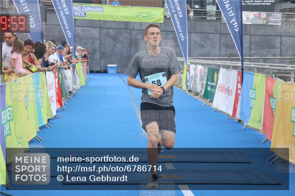11.08.2024 - GEWOBA Citytriathlon Bremen Lena Gebhardt http://msf.ph/oto/6786714 11.08.2024 11:10:02 Ziel 58, 62 meine-sportfotos.de
