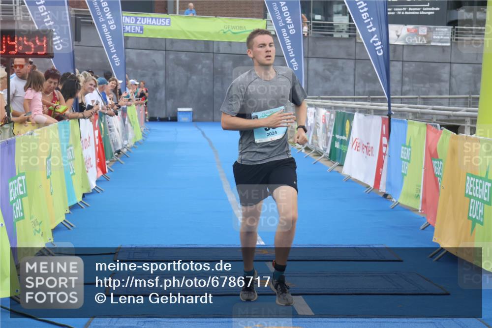 11.08.2024 - GEWOBA Citytriathlon Bremen Lena Gebhardt http://msf.ph/oto/6786717 11.08.2024 11:10:02 Ziel 58, 62 meine-sportfotos.de