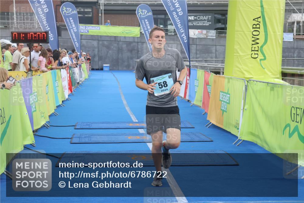 11.08.2024 - GEWOBA Citytriathlon Bremen Lena Gebhardt http://msf.ph/oto/6786722 11.08.2024 11:10:03 Ziel 58 meine-sportfotos.de