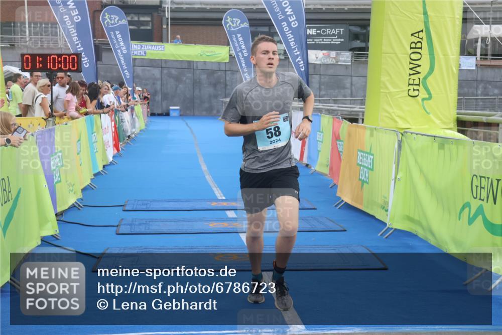11.08.2024 - GEWOBA Citytriathlon Bremen Lena Gebhardt http://msf.ph/oto/6786723 11.08.2024 11:10:03 Ziel 58 meine-sportfotos.de