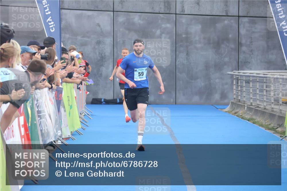 11.08.2024 - GEWOBA Citytriathlon Bremen Lena Gebhardt http://msf.ph/oto/6786728 11.08.2024 11:10:55 Ziel 22, 59 meine-sportfotos.de