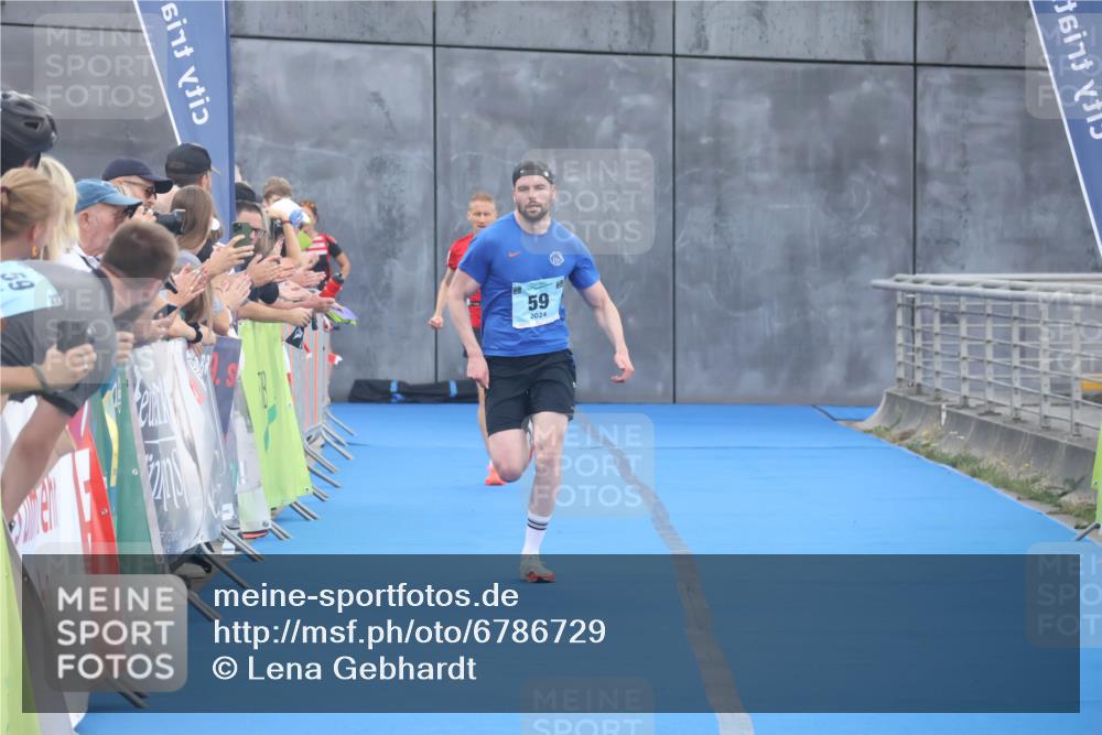 11.08.2024 - GEWOBA Citytriathlon Bremen Lena Gebhardt http://msf.ph/oto/6786729 11.08.2024 11:10:56 Ziel 22, 59 meine-sportfotos.de