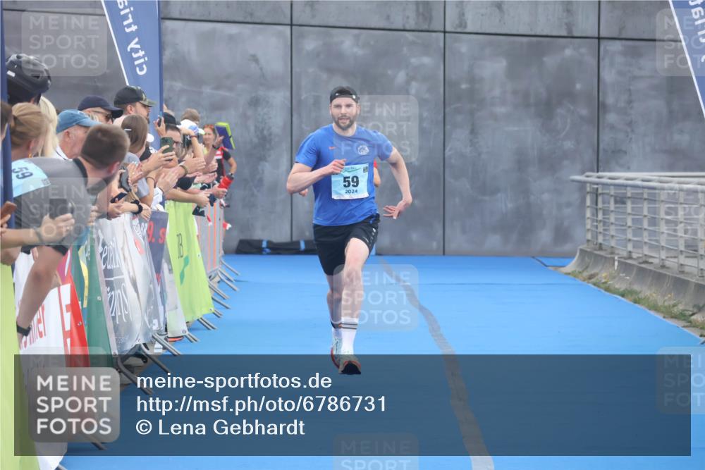 11.08.2024 - GEWOBA Citytriathlon Bremen Lena Gebhardt http://msf.ph/oto/6786731 11.08.2024 11:10:56 Ziel 22, 59 meine-sportfotos.de