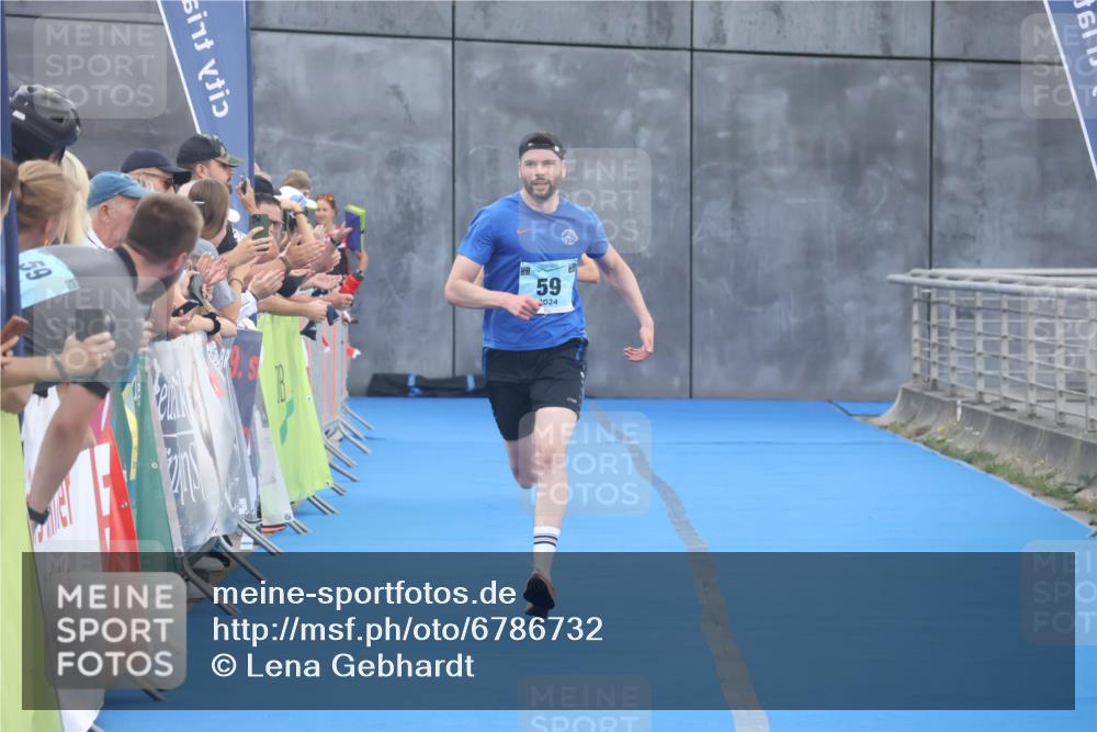 11.08.2024 - GEWOBA Citytriathlon Bremen Lena Gebhardt http://msf.ph/oto/6786732 11.08.2024 11:10:56 Ziel 22, 59 meine-sportfotos.de