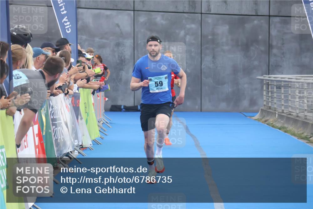 11.08.2024 - GEWOBA Citytriathlon Bremen Lena Gebhardt http://msf.ph/oto/6786735 11.08.2024 11:10:57 Ziel 22, 59 meine-sportfotos.de