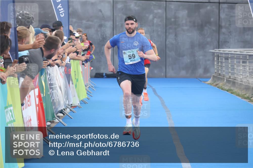 11.08.2024 - GEWOBA Citytriathlon Bremen Lena Gebhardt http://msf.ph/oto/6786736 11.08.2024 11:10:57 Ziel 22, 59 meine-sportfotos.de